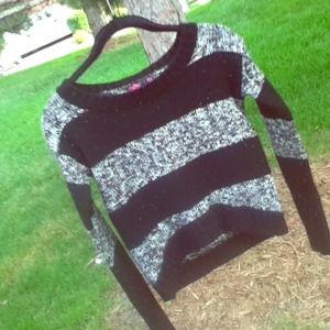 💚Cropped black and silver sweater💚