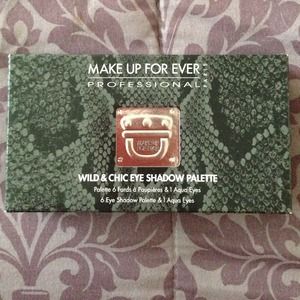 Make up for ever : wild & chic eye shadow palette