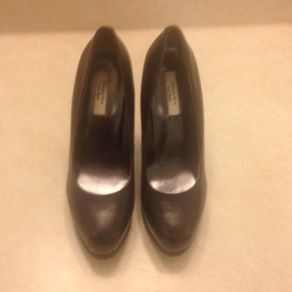 Brand new Vera wang pumps!!