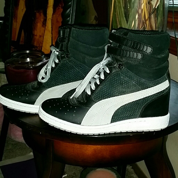 SALE =) Puma wedges