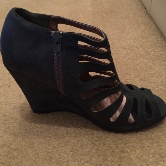 Suede-like Blue Coconuts Wedges Amazing Size 8
