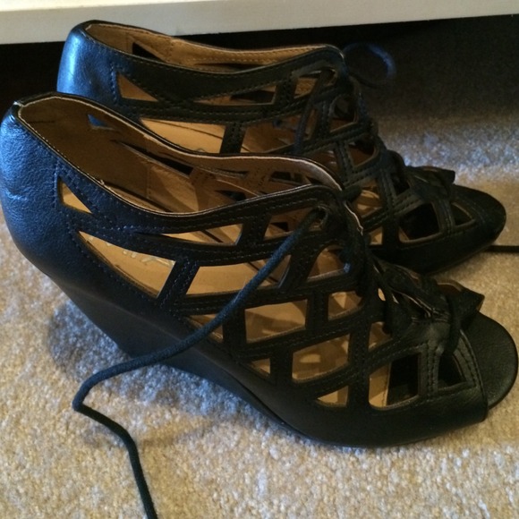 MIA Lace Up Wedges Beautiful Size 8 Lightly Worn