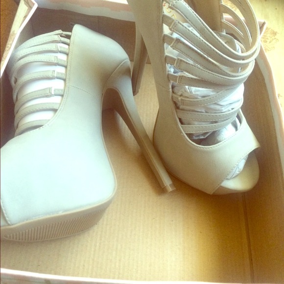 Size 7 Gray Heels