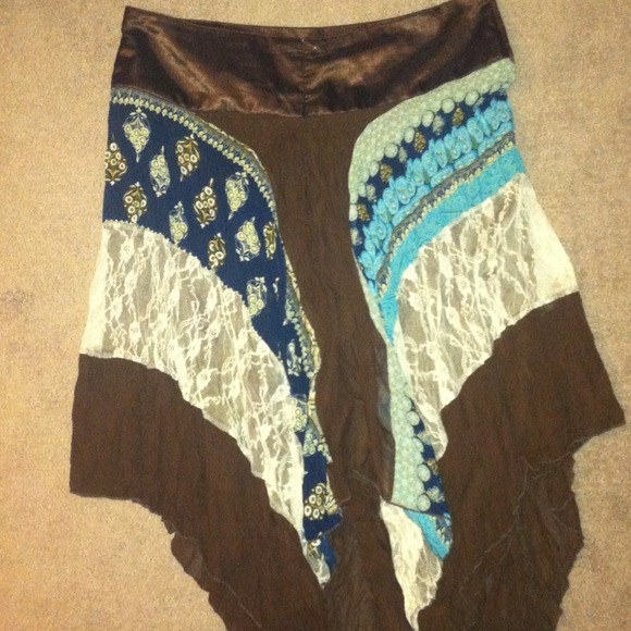 Lightly used unique skirt - Picture 3 of 4