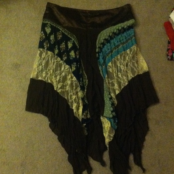 Lightly used unique skirt - Picture 4 of 4