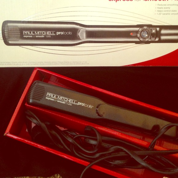 USED Paul Mitchell 1.25" protools straightener