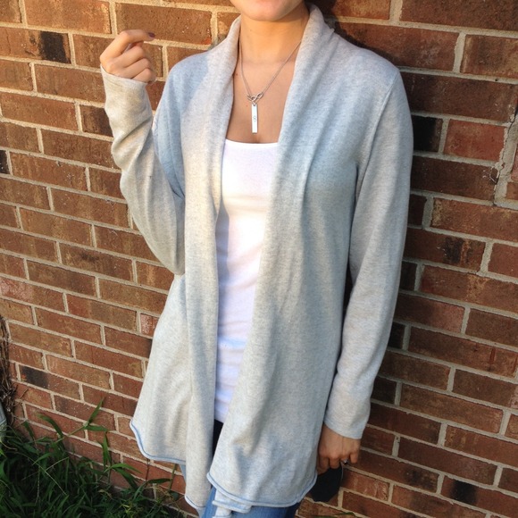 🔴SOLD IN BUNDLE🔴 Old Navy Light Grey Cardigan! - Picture 2 of 2