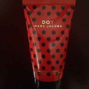 ⭐⭐Marc Jacobs Dot Lotion