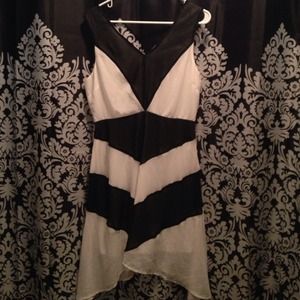 TRADED black and white Chevron print dress.