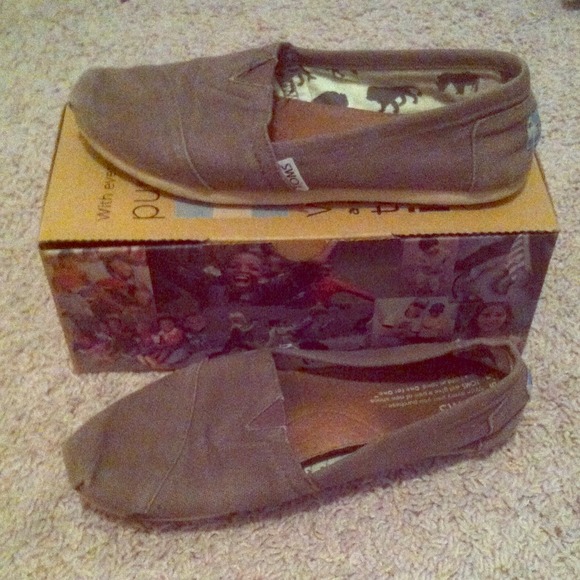 TOMS shoes