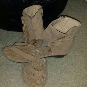 Ruffled ankle high sandals!