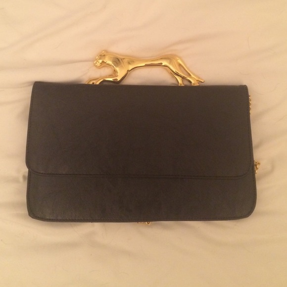 Clutch with feline handle