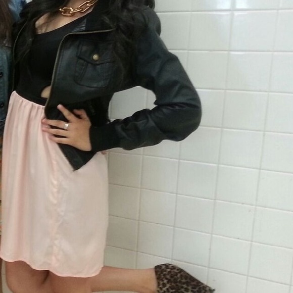 Cutout pink dress - Picture 3 of 3