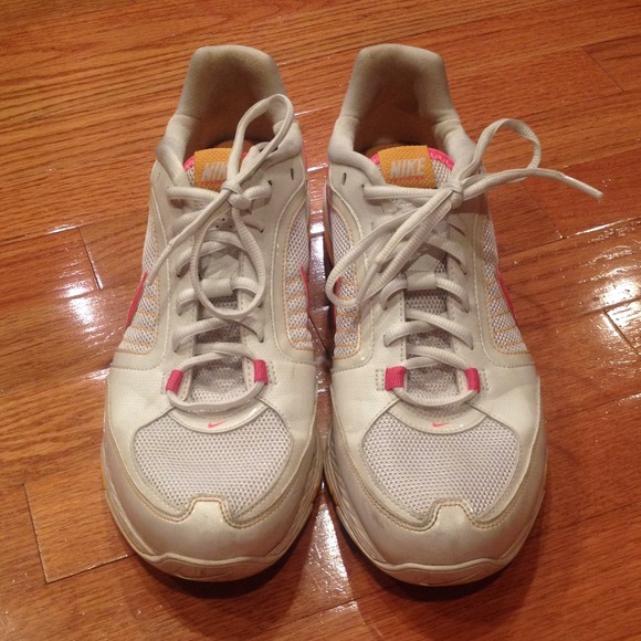 Nike training air strong sneakers