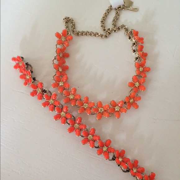 Orange flower vintage set necklace and bracelet