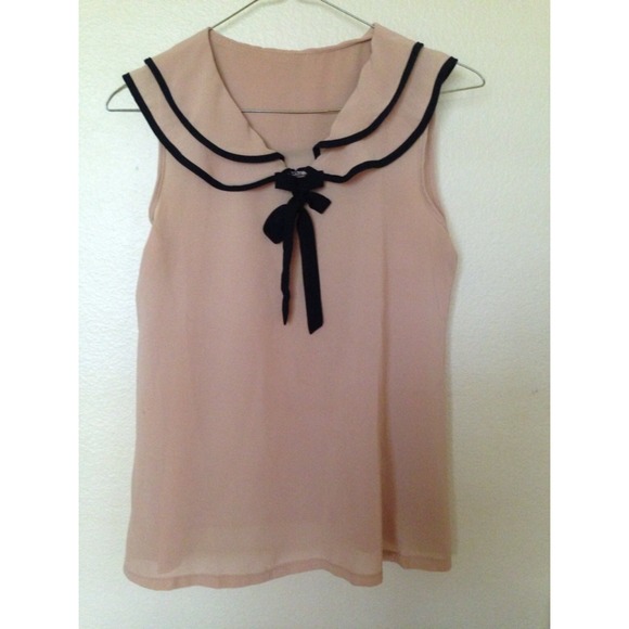 Collared sleeveless blouse