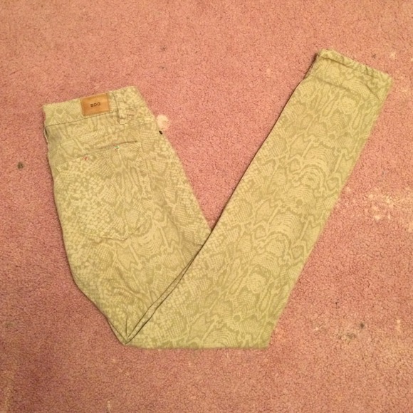 BDG high rise cigarette ankle jeans size 27