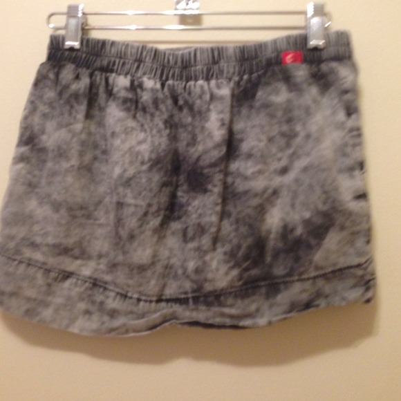 Simple acid wash miniskirt - Picture 3 of 3