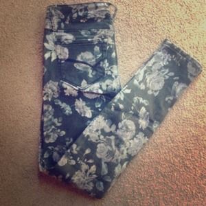 Floral black jeggings - NWOT