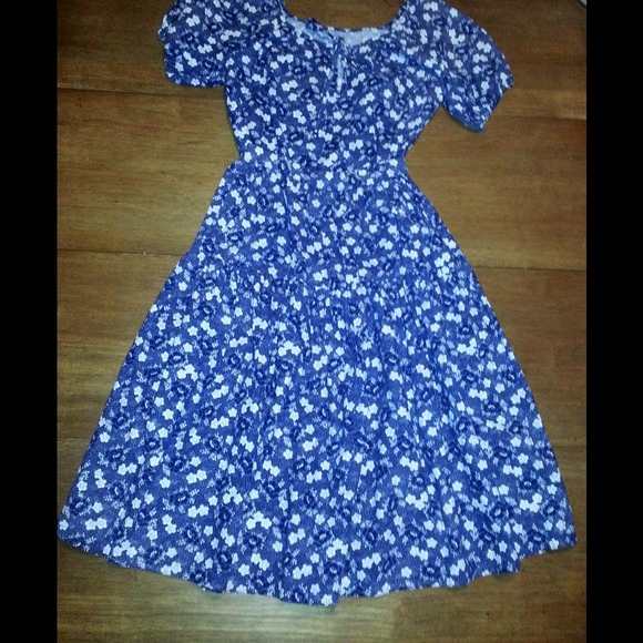 🎉🎉HOST PICK🎉🎉💥Vintage Peasant Dress💥 - Picture 2 of 3