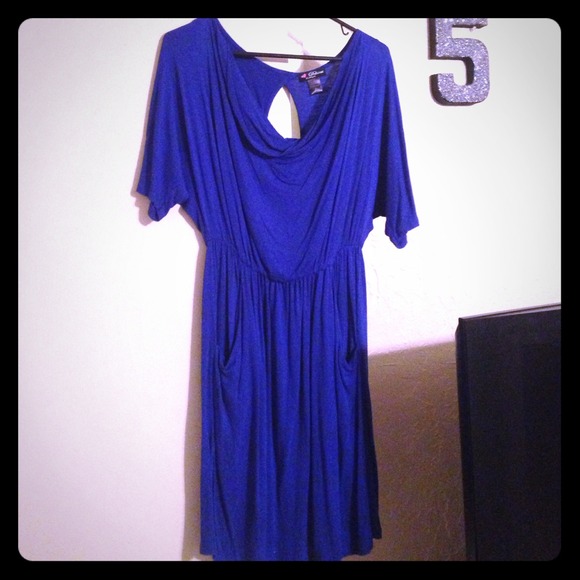 BUNDLE: Cute, blue dress & Red dress! 💙