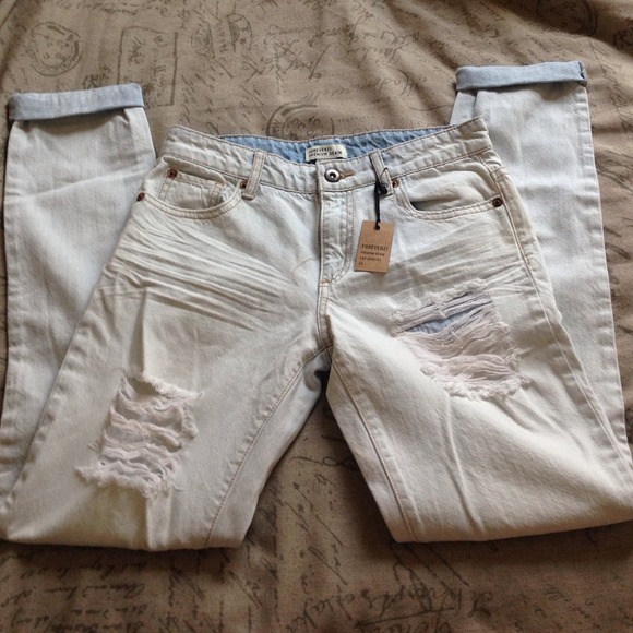 Brand new! Light wash ripped boyfriend jeans