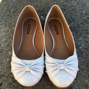 White bow flats.