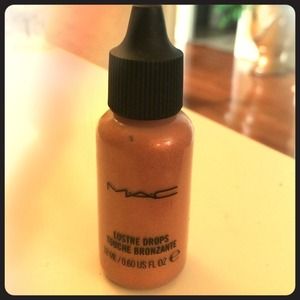 MAC Lustre Drops LIMITED EDITION FROM RIHANNA