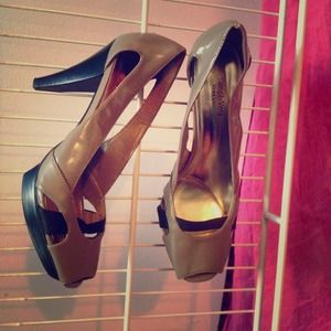 Simply Vera Wang | Taupe & Black | Peep Toe Heels