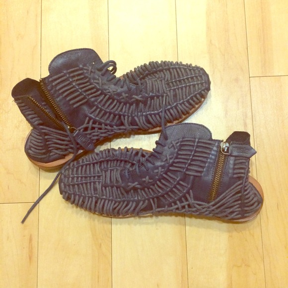 MIISTA blue woven shoes! Size 41 runs small!