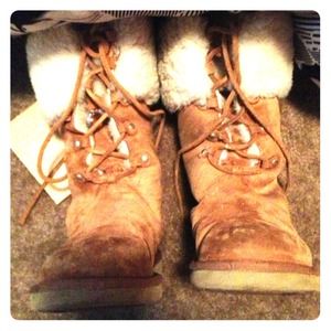 ✨Lace up Uggs✨