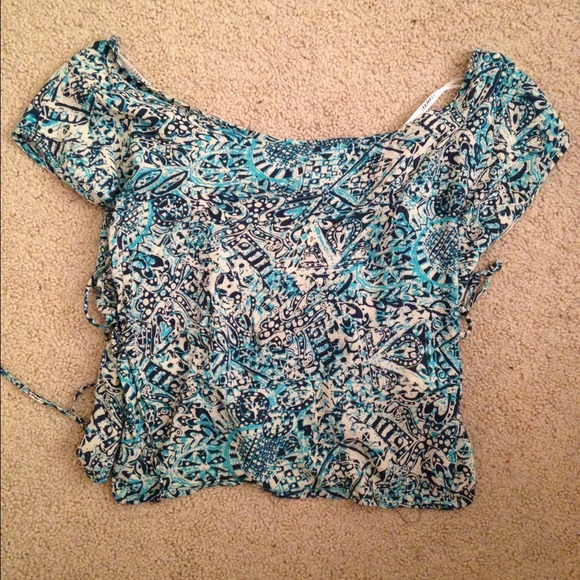 XXI FOREVER 21 BLUE FLORAL PRINT CROP TOP