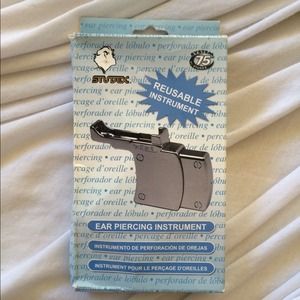 Reusable ear piercing instrument