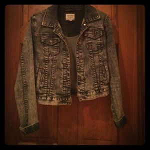 Forever 21 acid wash cropped jean jacket