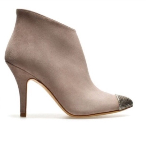 *SOLD* Zara Ankle boots with cap toe Size 8