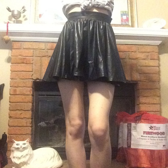🚫SOLD IN BUNDLE🚫Black Pleather Skater Skirt - Picture 2 of 3