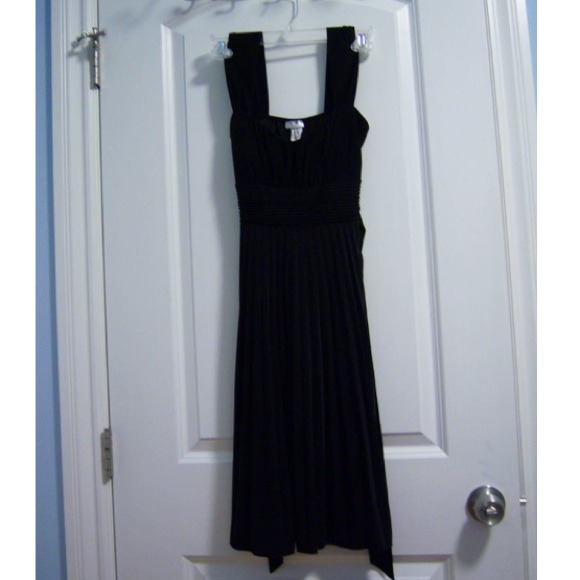 Flowy Black Dress - Picture 1 of 3