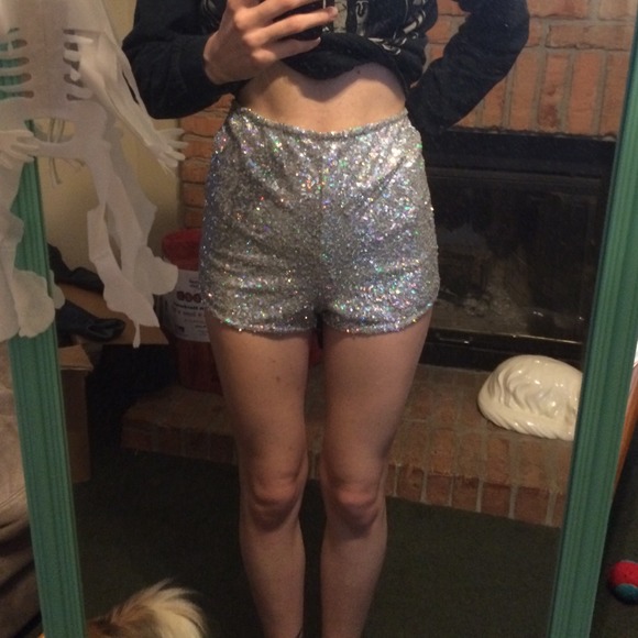 🚫SOLD🚫High Waisted Sequin Shorts - Picture 3 of 4