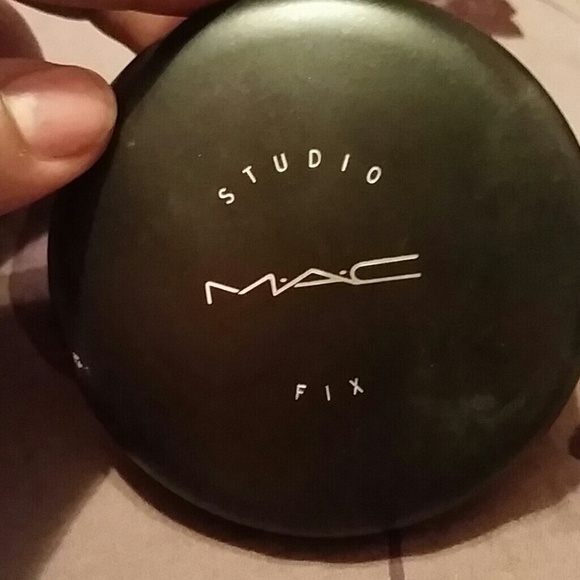 MAC studio fix foundation