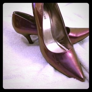 Purple pumps