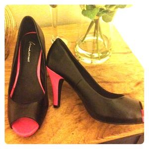 👠👠 Lane Bryant Black Pumps with Neon Pink Heels
