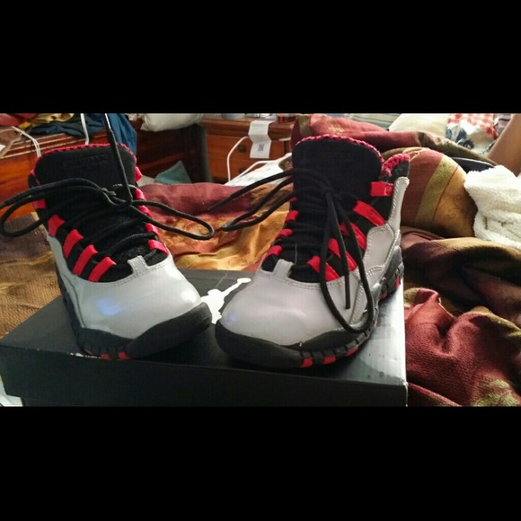 Retro 10s. - Picture 2 of 2