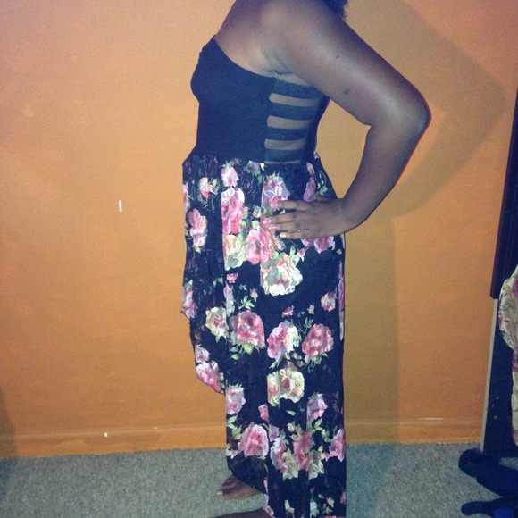 Dress - Picture 3 of 3