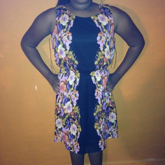 Dress - Picture 2 of 2