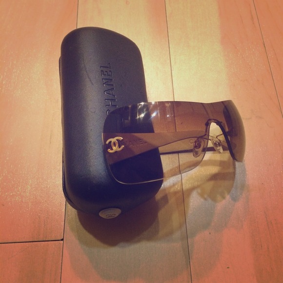 CHANEL vintage sunglasses!