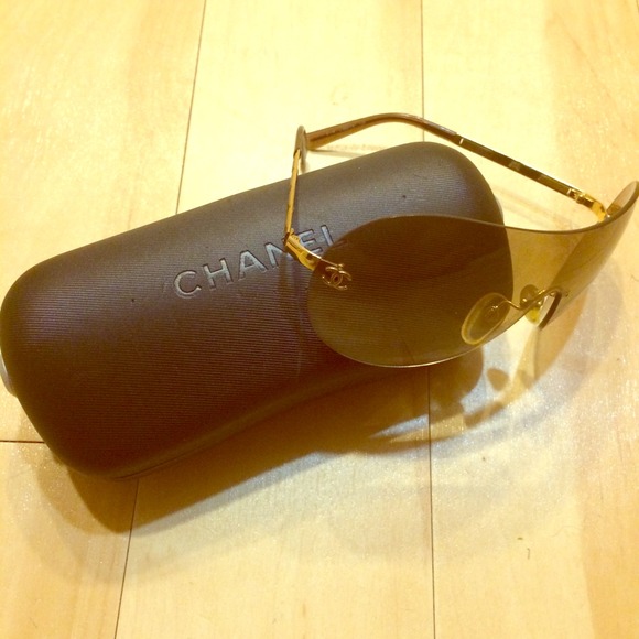 CHANEL vintage sunglasses!
