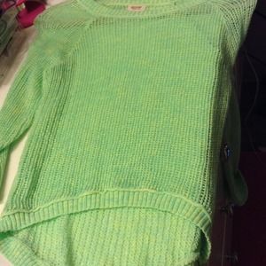Green hi-low knit sweater