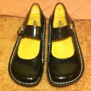 Algeria nursing shoes