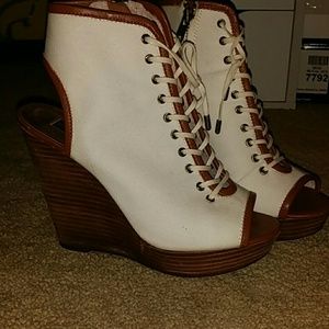 White lace up wedge