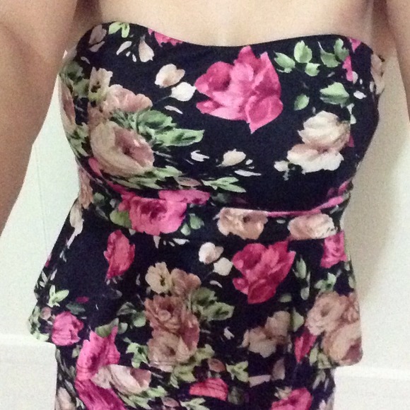 Strapless short dress - Picture 2 of 3